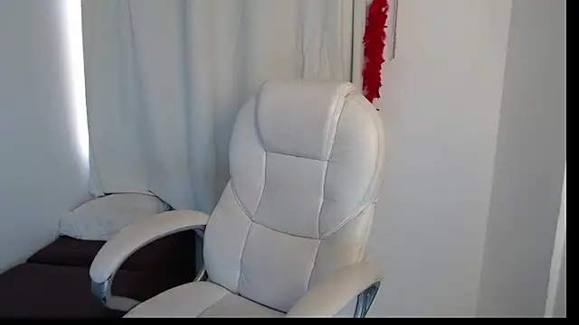 Xileny-Halliwey online show from 10/19/25, 01:34