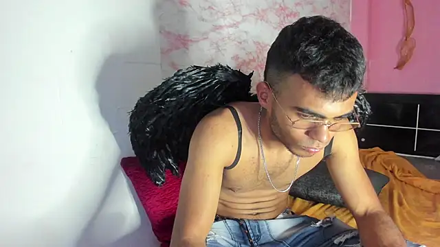 Snapshot of alessandro_2005 chatting on 02/07/25, 11:45 alessandro 2005 online show from 02/07/25, 11:45