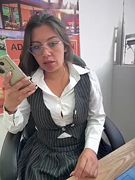 LIZ-06  online show from 11/25/25, 12:49