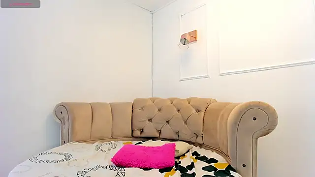 Snapshot of briannaduque chatting on 02/14/25, 12:03 briannaduque online show from 02/14/25, 12:03