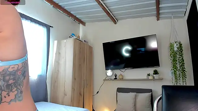 sofiaVelez01 online show from 02/04/26, 06:58