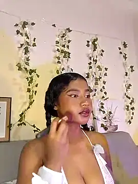 Snapshot of emmamillher chatting on 09/20/25, 09:38 emmamillher online show from 09/20/25, 09:38