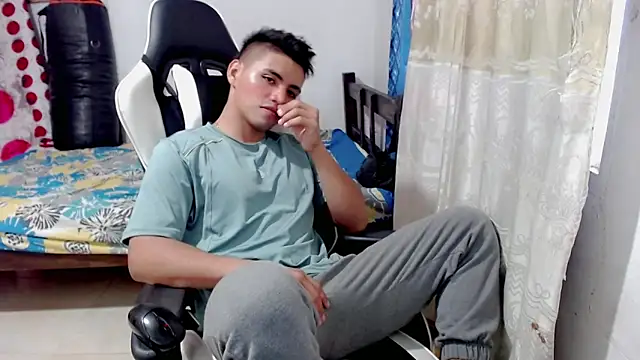 Snapshot of danilo302209 chatting on 01/21/25, 05:20 danilo302209 online show from 01/21/25, 05:20