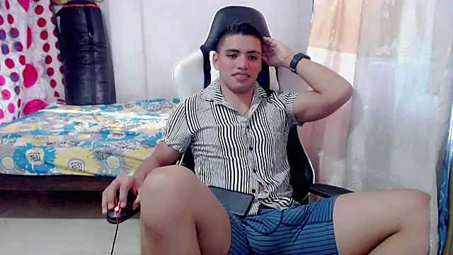 Snapshot of danilo302209 chatting on 01/23/25, 01:13 danilo302209 online show from 01/23/25, 01:13