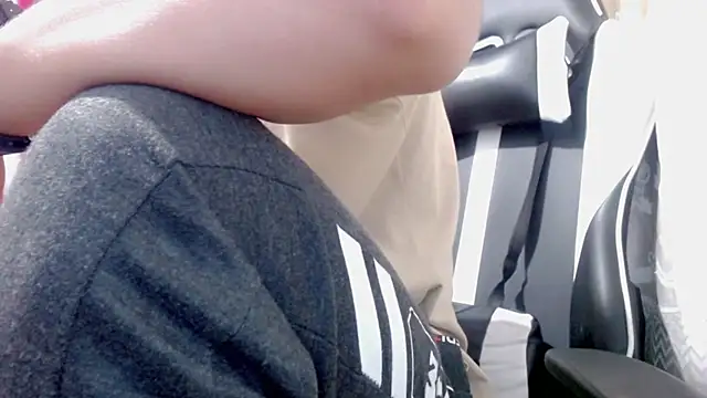 Snapshot of danilo302209 chatting on 01/27/25, 12:05 danilo302209 online show from 01/27/25, 12:05