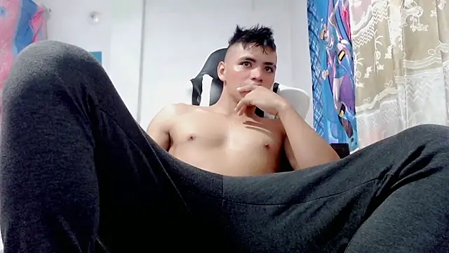 Snapshot of danilo302209 chatting on 02/14/25, 05:25 danilo302209 online show from 02/14/25, 05:25