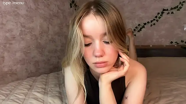 Snapshot of cutiemia0 chatting on 06/25/26, 05:12 cutiemia0 online show from 06/25/26, 05:12