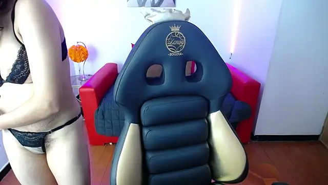 Lili Gomez  online show from 01/21/25, 12:39