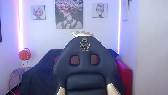 Lili Gomez  online show from 02/04/25, 01:27