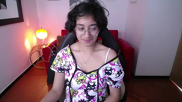 Lili Gomez  online show from 02/15/25, 04:45