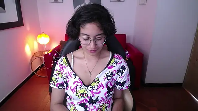 Lili Gomez  online show from 02/15/25, 07:50