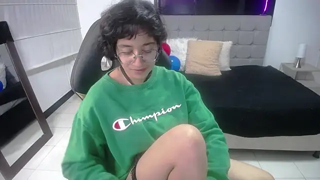 Lili Gomez  online show from 03/07/25, 05:28