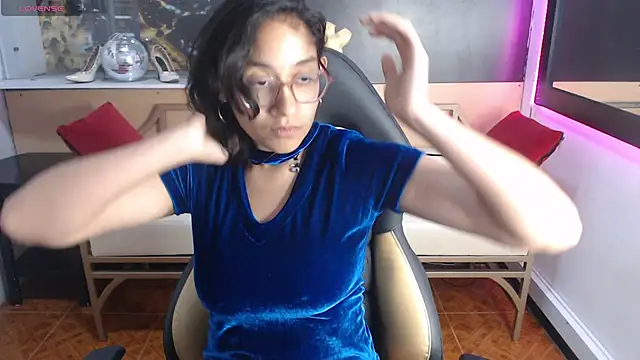 Lili Gomez  online show from 09/10/25, 01:44