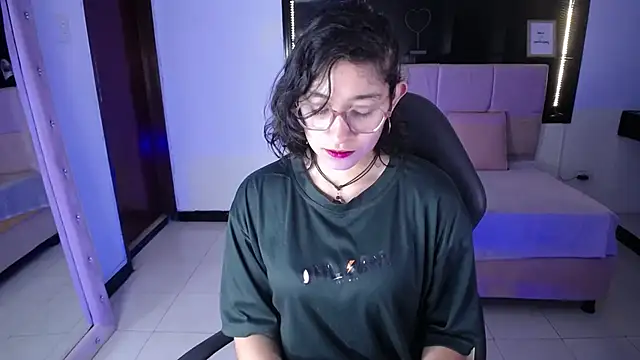 Lili Gomez  online show from 09/13/25, 10:59