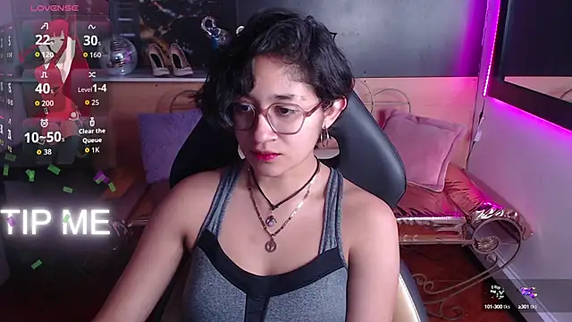 Lili Gomez  online show from 10/06/25, 12:35
