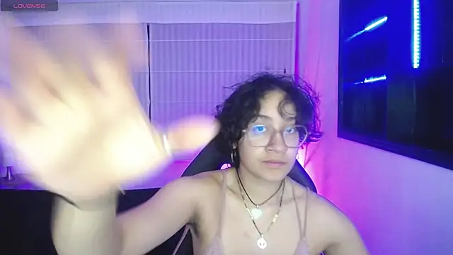 Lili Gomez  online show from 11/27/25, 02:08