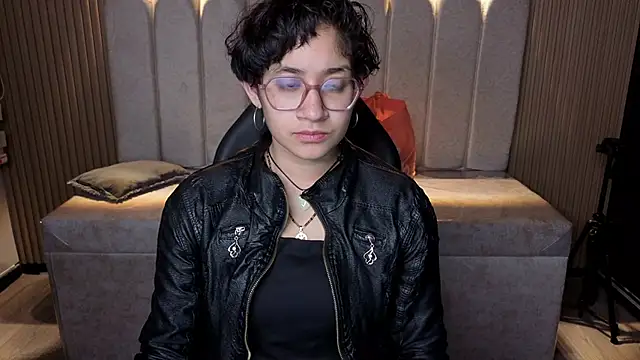 Lili Gomez  online show from 12/22/25, 11:18