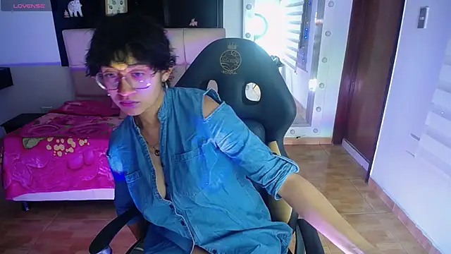 Lili Gomez  online show from 01/11/26, 01:27