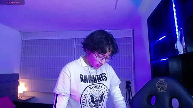 Lili Gomez  online show from 01/12/26, 12:54