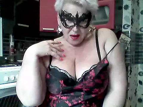 Snapshot of Lisa_Suzie chatting on 06/04/26, 11:27 Lisa Suzie online show from 06/04/26, 11:27