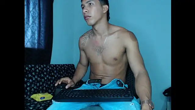 maximo vega newv online show from 12/13/24, 03:21