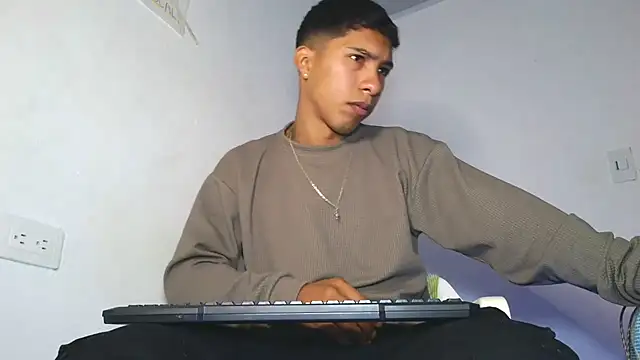 maximo vega newv online show from 03/11/26, 07:42