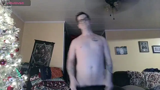 Snapshot of AryanJCole666 chatting on 12/17/24, 02:12 AryanJCole666 online show from 12/17/24, 02:12