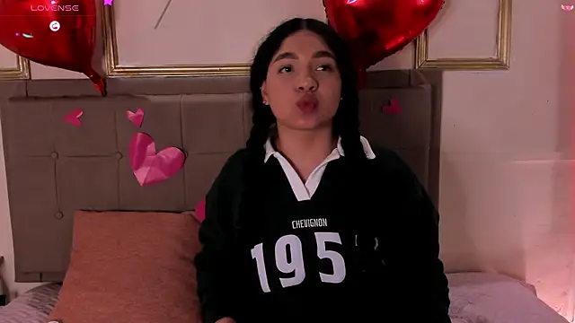 Snapshot of amandalee01 chatting on 02/14/26, 07:43 amandalee01 online show from 02/14/26, 07:43