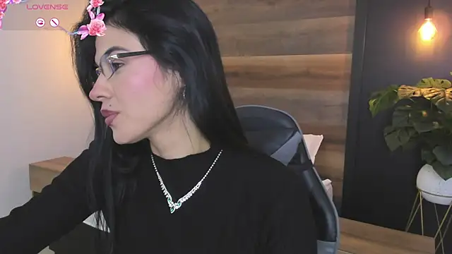 Snapshot of stephanya_ chatting on 05/06/26, 07:52 stephanya online show from 05/06/26, 07:52