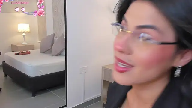 Snapshot of stephanya_ chatting on 05/15/26, 07:32 stephanya online show from 05/15/26, 07:32