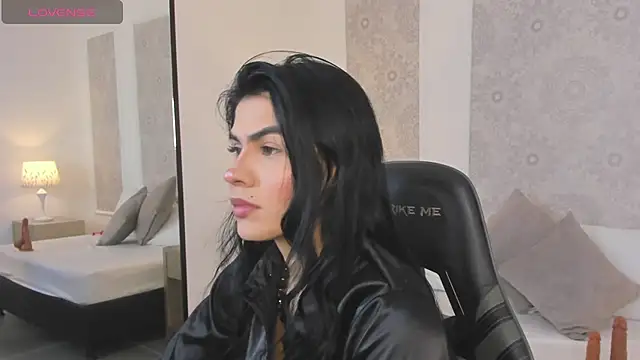 Snapshot of stephanya_ chatting on 07/12/26, 12:40 stephanya online show from 07/12/26, 12:40
