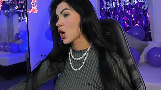 Snapshot of stephanya_ chatting on 07/27/26, 06:04 stephanya online show from 07/27/26, 06:04