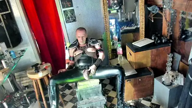 Snapshot of BULGEDEMON chatting on 03/15/26, 03:18 BULGEDEMON online show from 03/15/26, 03:18