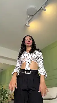 Snapshot of SHARONN____ chatting on 07/18/26, 07:39 SHARONN online show from 07/18/26, 07:39