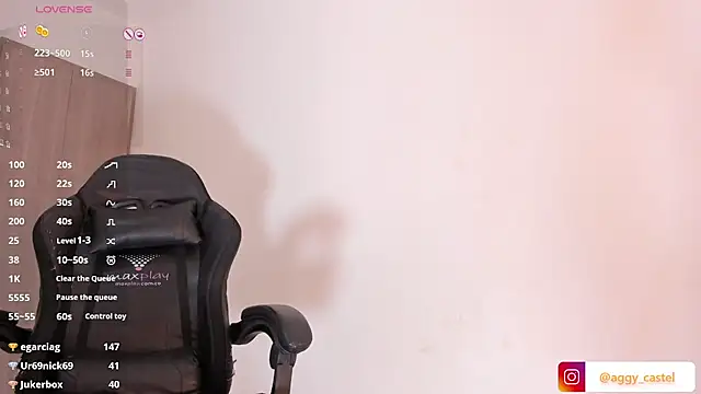 Snapshot of aggy_castel chatting on 12/22/24, 10:47 aggy castel online show from 12/22/24, 10:47