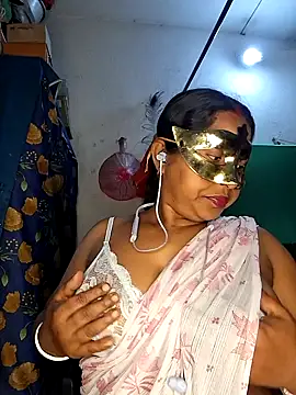 Snapshot of Real_Desi_Couple chatting on 03/26/26, 04:45 Real Desi Couple online show from 03/26/26, 04:45