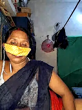 Snapshot of Real_Desi_Couple chatting on 04/14/26, 04:57 Real Desi Couple online show from 04/14/26, 04:57