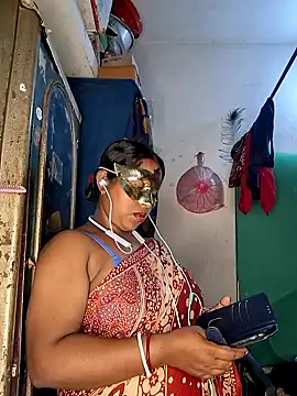 Snapshot of Real_Desi_Couple chatting on 04/18/26, 04:33 Real Desi Couple online show from 04/18/26, 04:33