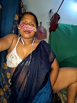 Snapshot of Real_Desi_Couple chatting on 04/21/26, 05:39 Real Desi Couple online show from 04/21/26, 05:39