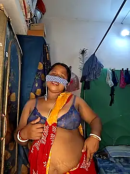 Snapshot of Real_Desi_Couple chatting on 06/21/26, 05:26 Real Desi Couple online show from 06/21/26, 05:26