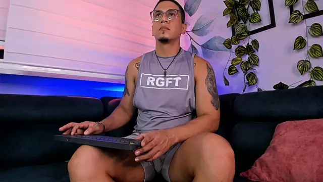 Snapshot of JoshMillerr_ chatting on 05/15/26, 06:59 JoshMillerr online show from 05/15/26, 06:59