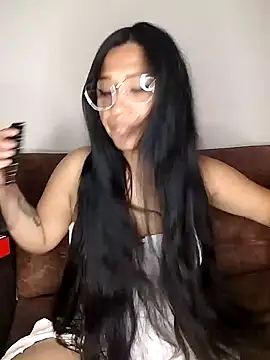 Snapshot of ineliveca chatting on 12/19/24, 05:18 ineliveca online show from 12/19/24, 05:18