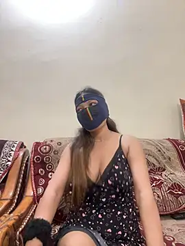 Snapshot of HoneyBearCpl chatting on 02/07/25, 03:12 HoneyBearCpl online show from 02/07/25, 03:12