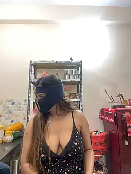 Snapshot of HoneyBearCpl chatting on 02/08/25, 04:14 HoneyBearCpl online show from 02/08/25, 04:14