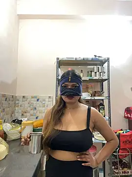 Snapshot of HoneyBearCpl chatting on 02/11/25, 04:13 HoneyBearCpl online show from 02/11/25, 04:13