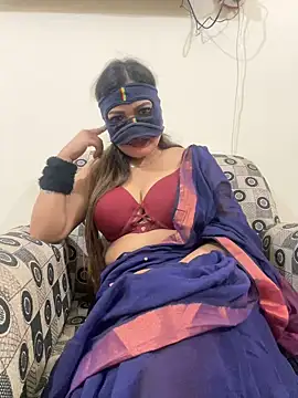 Snapshot of HoneyBearCpl chatting on 03/01/25, 07:48 HoneyBearCpl online show from 03/01/25, 07:48