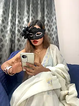 Snapshot of HoneyBearCpl chatting on 09/26/25, 03:38 HoneyBearCpl online show from 09/26/25, 03:38