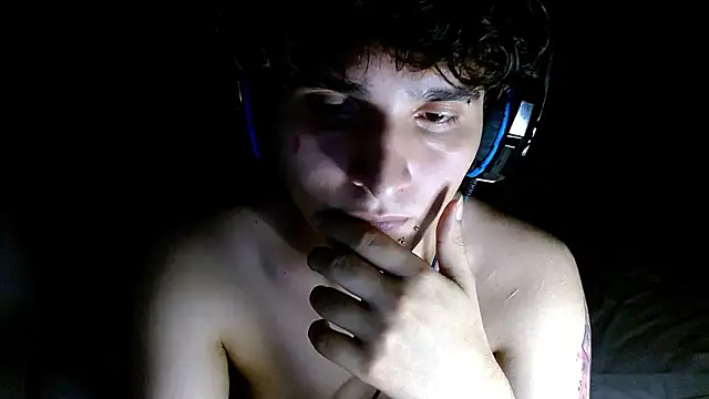 Snapshot of Charley_quin chatting on 06/05/26, 01:01 Charley quin online show from 06/05/26, 01:01