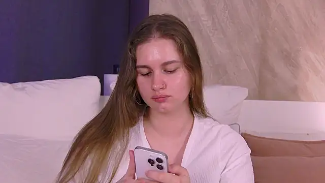 Snapshot of EllieHayes chatting on 07/04/26, 11:11 EllieHayes online show from 07/04/26, 11:11