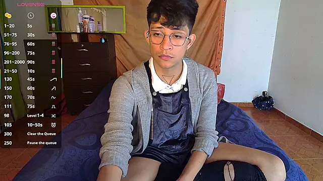 Snapshot of Sweet_c4mer0n chatting on 09/24/25, 03:32 Sweet c4mer0n online show from 09/24/25, 03:32